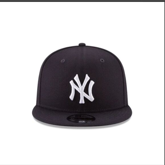 New Era NY Yankees Team Color Basic 9FIFTY Snapback in Black &‎ White NWT - Picture 1 of 10